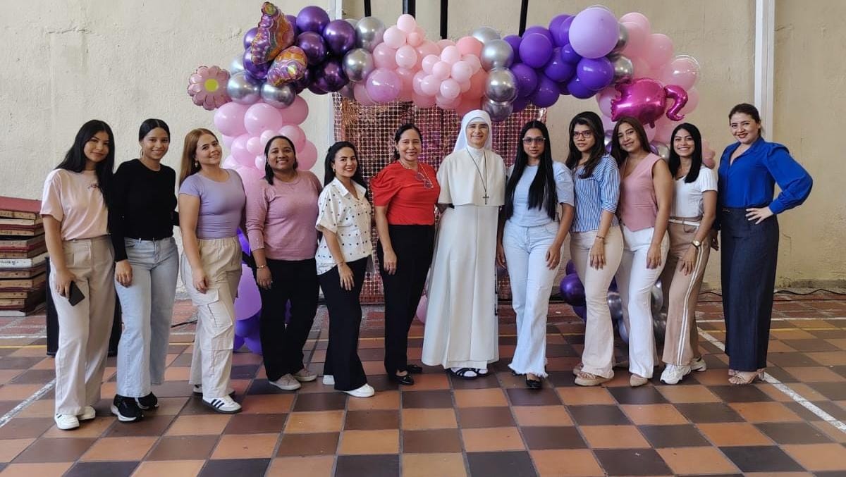 Jornada de bienestar docente en el Nazareth - momento de convivencia