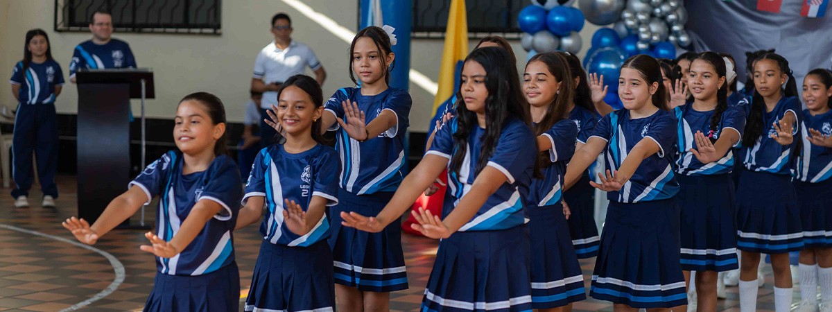 Estudiantes del Nazareth en presentaci&oacute;n de talentos